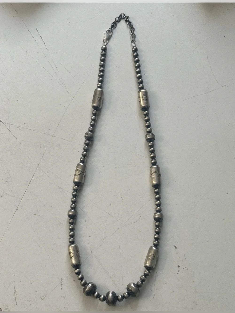 STERLING SILVER NAVJO PEARL HAND STAMPED BARREL GRADUATED BEADED NECKLACE .925